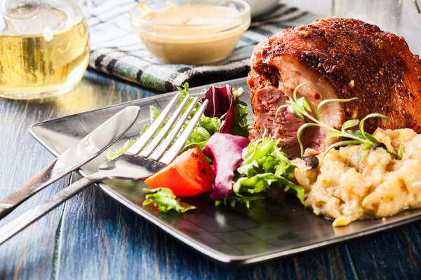 Pork knuckle with fried sauerkraut — Stock Photo, Image