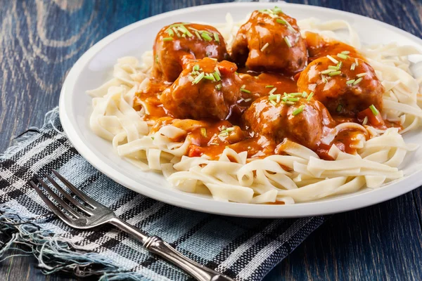 Pasta fettuccine and meatballs with tomato sauce — Stock Photo, Image