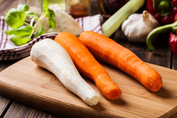 Fresh vegetables: carrots and parsley — Stock Photo, Image