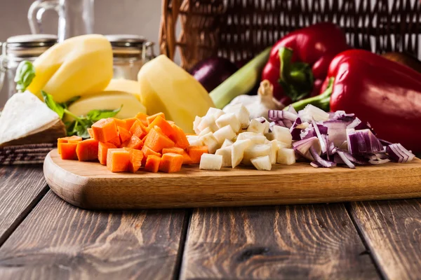 Nakrájenou zeleninu: mrkev, petržel a cibuli — Stock fotografie