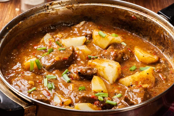 Guisado de carne com batatas — Fotografia de Stock