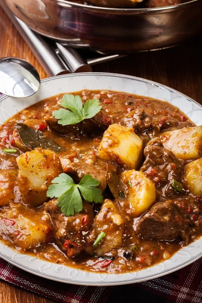 Rundvlees stoofpot met aardappelen — Stockfoto