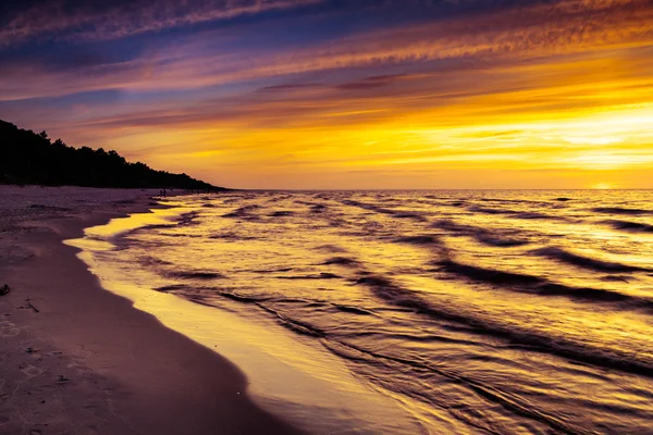 Pôr do sol sobre o mar Báltico — Fotografia de Stock