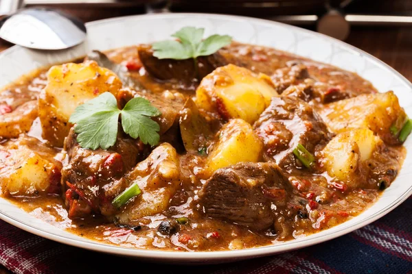 Guisado de carne com batatas — Fotografia de Stock