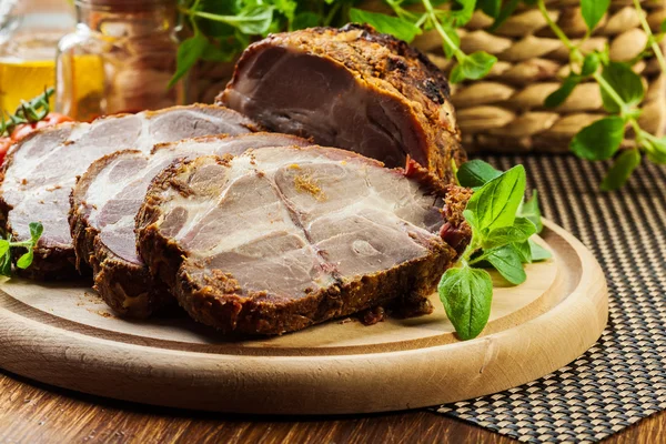 Baharat ile kavrulmuş domuz eti boyun — Stok fotoğraf