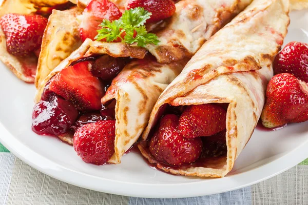 Traditional crepes served with strawberries — Stock Photo, Image