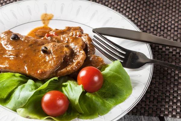 Pork chop with sauce and vegetables — Stock Photo, Image