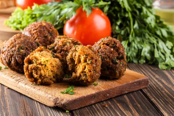 Chickpea falafel balls with vegetables — Stock Photo, Image