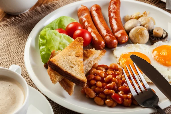 Desayuno inglés con salchichas — Foto de Stock
