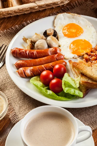 Pequeno-almoço inglês com salsicha — Fotografia de Stock