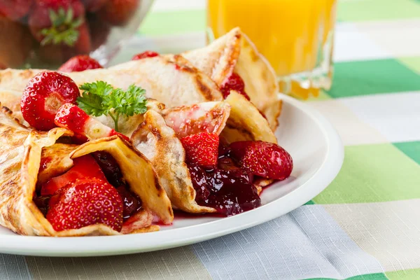 Traditional crepes served with strawberries — Stock Photo, Image