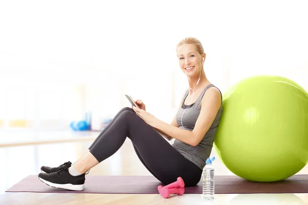 Trainer con tablet digitale — Foto Stock