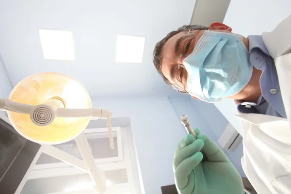 A szűrés során a fogorvos — Stock Fotó
