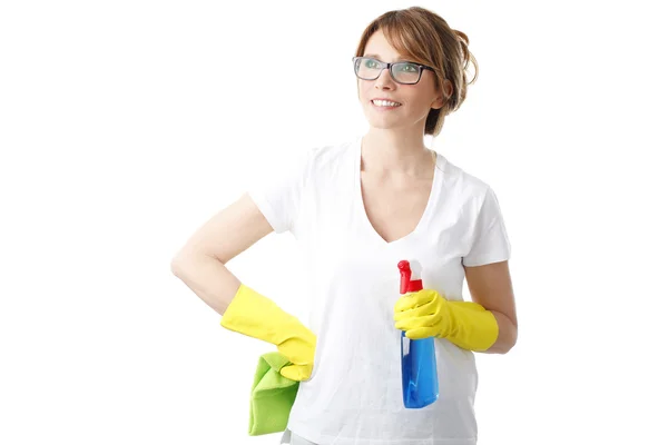 Frau mit Putzmitteln im Stehen — Stockfoto