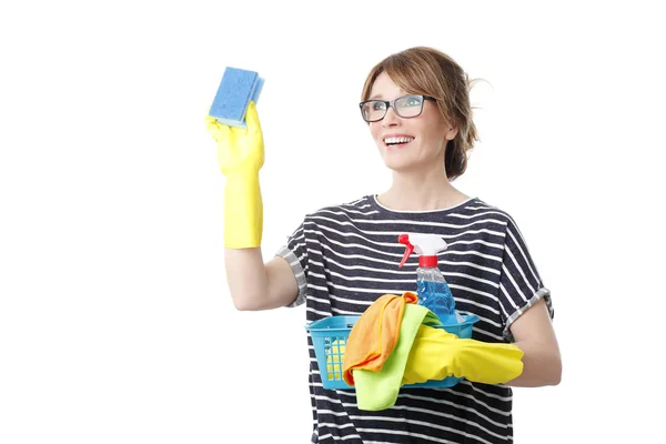 Frau hält Putzmittel in der Hand — Stockfoto