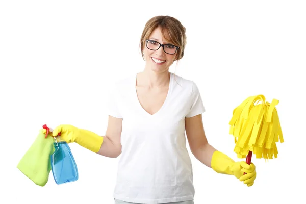 Mujer sosteniendo productos de limpieza y fregona —  Fotos de Stock