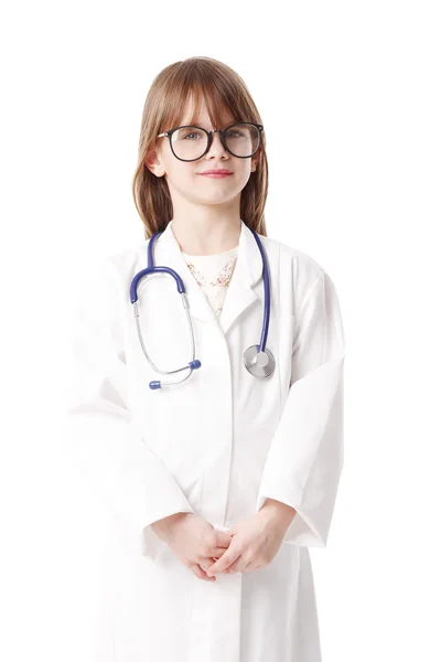 女孩穿着医生的衣服站 — 图库照片