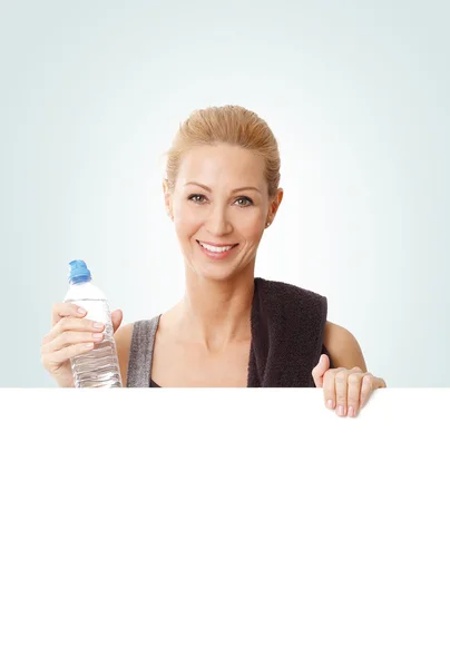 Woman holding a blank signboard — Stock Photo, Image