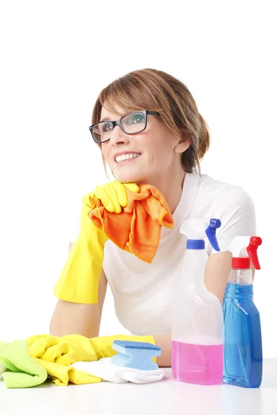 Mujer usando productos de limpieza —  Fotos de Stock