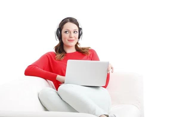 Mulher ouvindo música — Fotografia de Stock