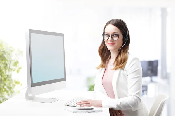 Kunden stöd agent sitter — Stockfoto