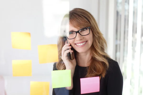 Geschäftsgespräch im Büro — Stockfoto