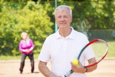  Tenis Kortu ayakta adam