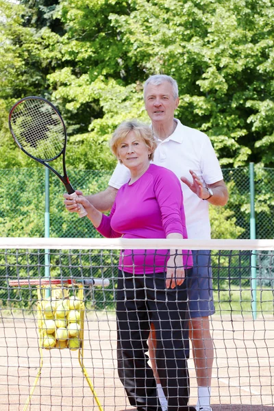 Man lära för att spela kvinna. — Stockfoto