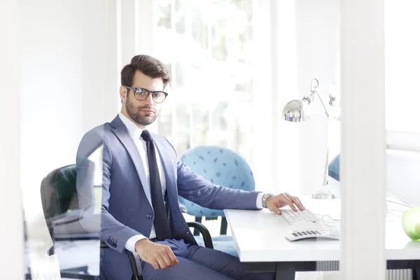 Professional man sitting in front of computer — Stock Photo, Image