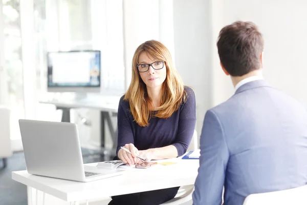 Businesswoman consulting  young professional man — Stock Photo, Image