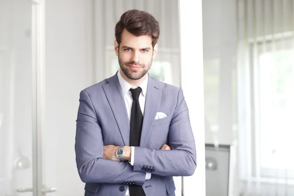 Young businessman standing — Stock Photo, Image