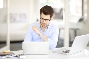  man using his laptop clipart