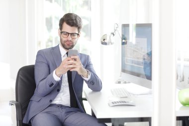 cep telefonunu kullanarak Yardımcısı