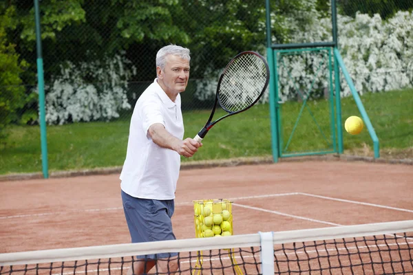 テニス上級の男 — ストック写真