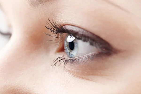 Woman's blue eye. — Stock Photo, Image