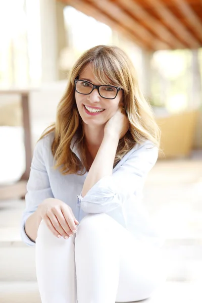 Beautiful successful woman laughing — Stock Photo, Image