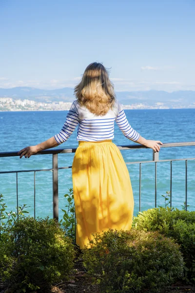 Lady standing on balcony — стоковое фото