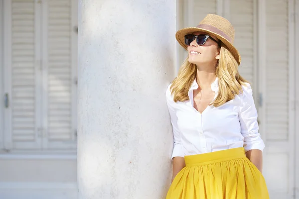 Lady enjoying a summer day — Stock Photo, Image