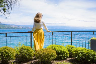 lady overlooking the ocean clipart