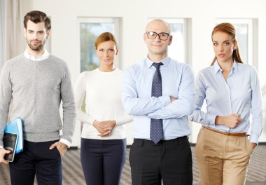 Ofiste bekleyen iş adamları