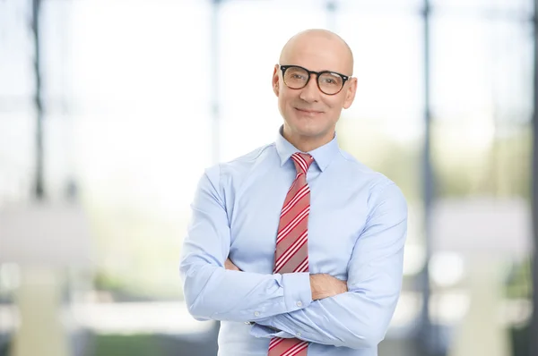 Businessman with arms crossed — Stock Photo, Image