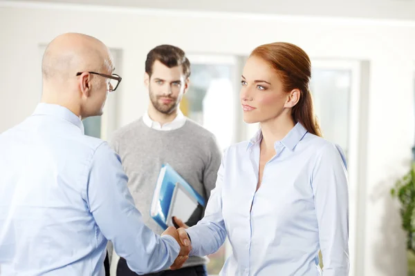 Businessman shaking hands — Stock Photo, Image