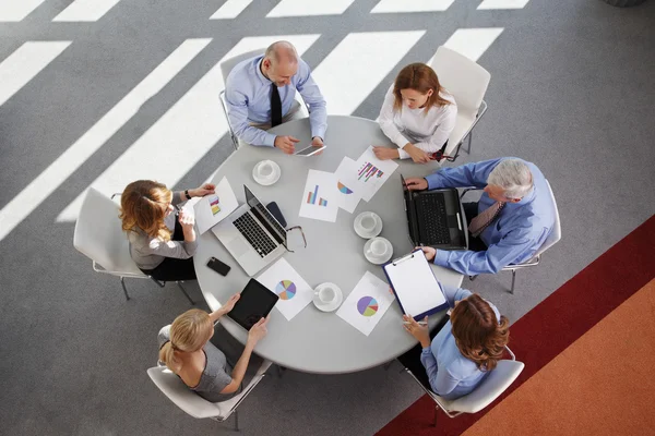 Empresários discutindo em uma reunião — Fotografia de Stock