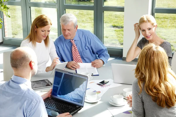 Business people sitting at office — Stock Photo, Image