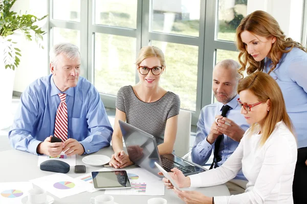 Werknemers in het bedrijfsleven — Stockfoto