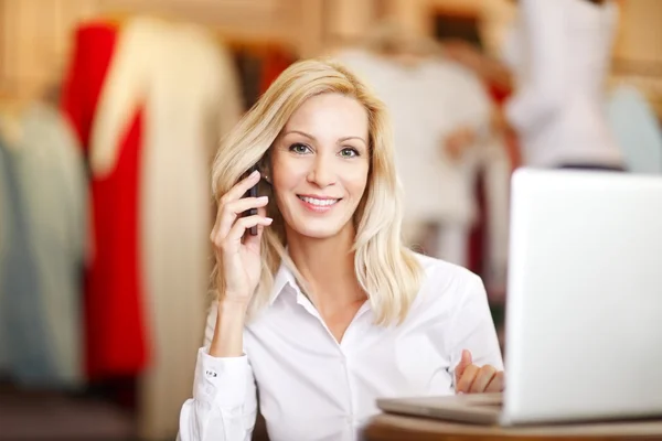 Busy businesswoman making call — Stock Photo, Image