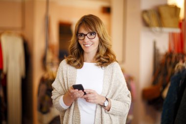 işkadını holding akıllı telefon