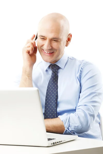 Senior businessman in front of computer — Stockfoto