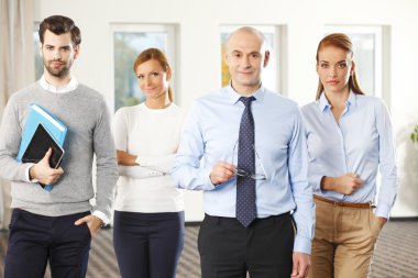 Ofiste bekleyen iş adamları