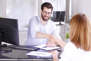 İş Adamları Tokalaşıyor